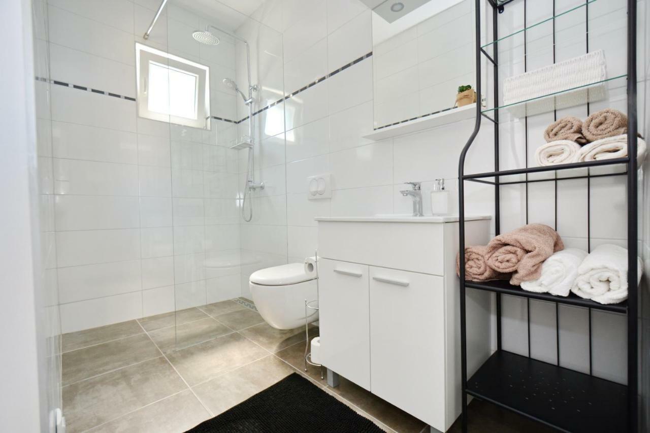 Apartments Piazza Nin Luaran gambar