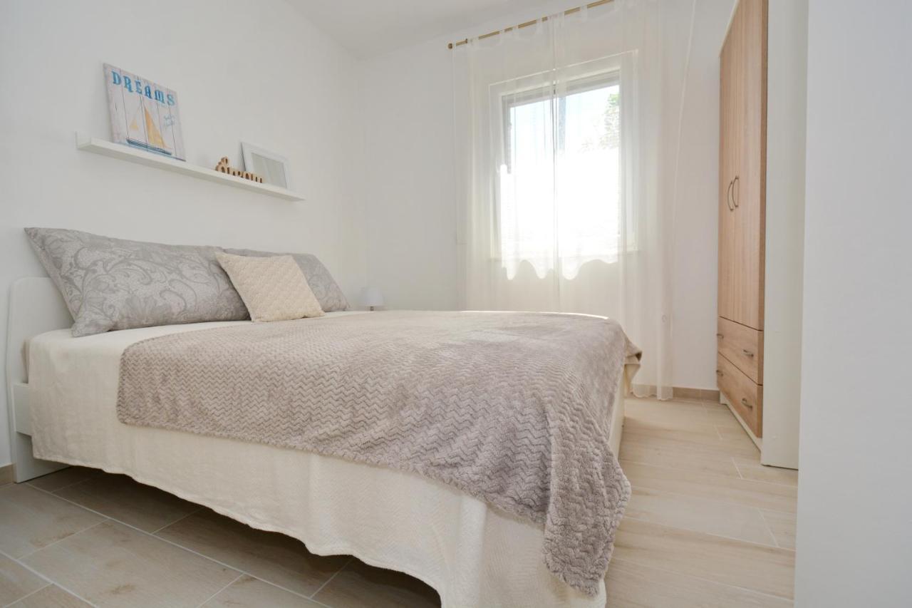 Apartments Piazza Nin Luaran gambar